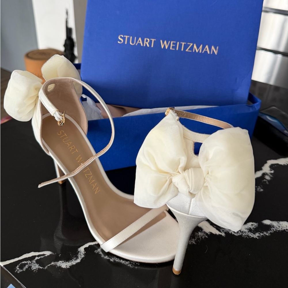 Stuart Weitzman White Heels with Elegant Bow